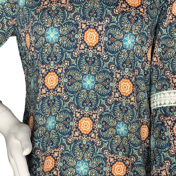 NEW DIRECTIONS Women Top Size M moroccan print bell sleeves - Picture 3 of 9